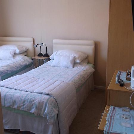 Tremains Guest House Bridgend  Oda fotoğraf