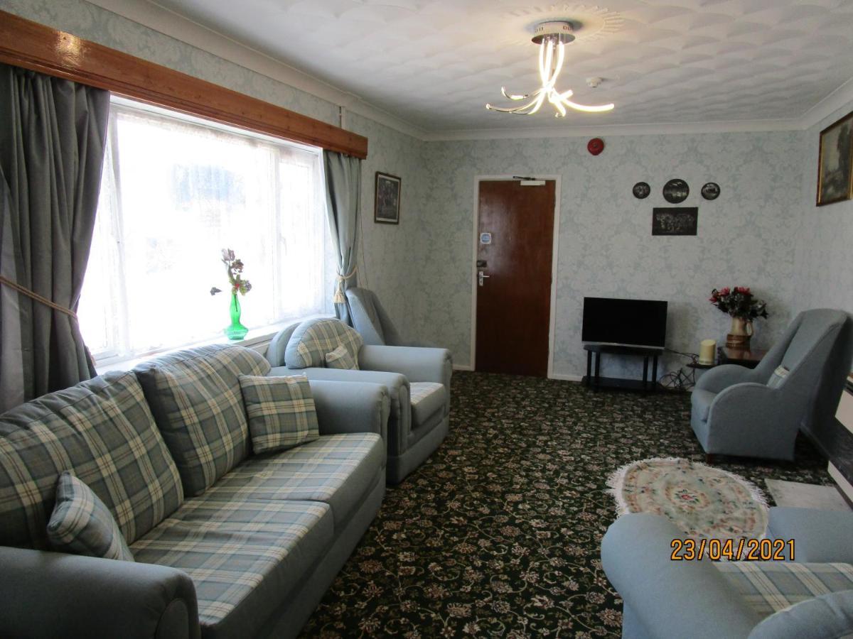 Tremains Guest House Bridgend  Dış mekan fotoğraf