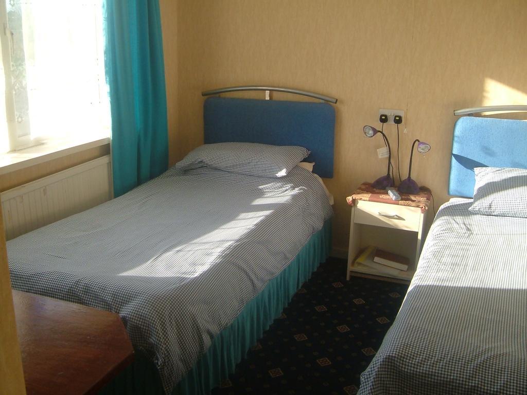 Tremains Guest House Bridgend  Oda fotoğraf