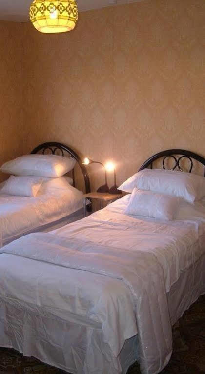 Tremains Guest House Bridgend  Dış mekan fotoğraf
